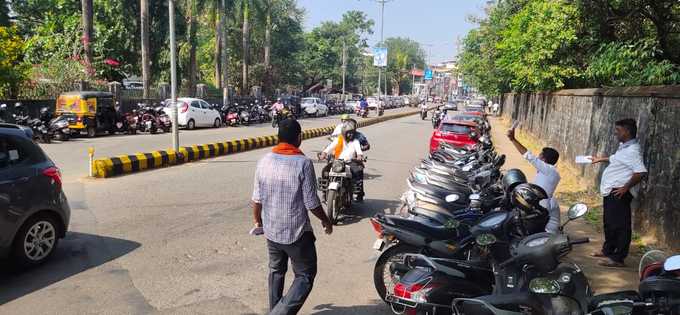 ಉಡುಪಿ ಸೈಂಟ್ ಸಿಸಿಲಿಸ್ ಸಂಯುಕ್ತ ಪದವಿ ಪೂರ್ವ ಕಾಲೇಜು ಮುಂಭಾಗದ ರಸ್ತೆ