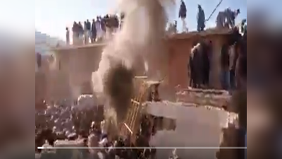 पाकिस्तान के खैबर पख्तूनख्वा में ऐतिहासिक मंदिर को उन्मादी भीड़ ने तोड़ा, लगाई आग