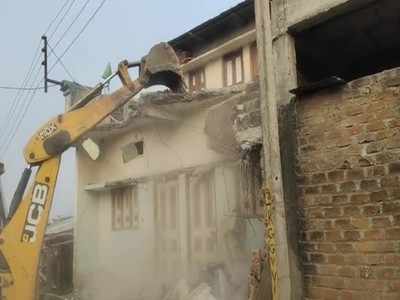 इंदौर के पत्थरबाजों पर कार्रवाई, 24 से ज्यादा गिरफ्तार, गांव में तोड़े गए कई मकान