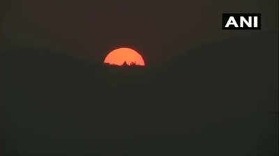स्वागत 2021: देखें नए साल में उगते सूरज का शानदार नजारा, वाराणसी की गंगा आरती भी