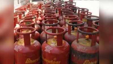 LPG Cylinder: साल के पहले ही दिन महंगा हुआ गैस सिलेंडर, जानिए अब क्या हो गई है कीमत