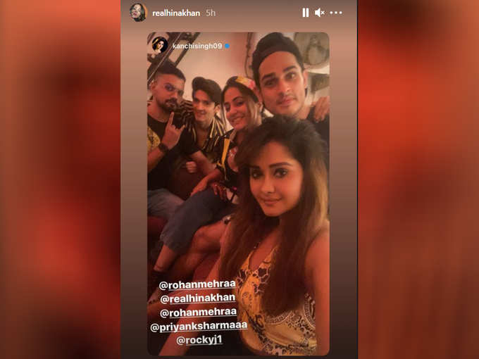 Hina Khan With Friends