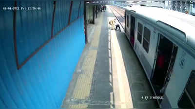 रेलवे ट्रैक पर फंसे बुजुर्ग, सामने आई ट्रेन, कॉन्स्टेबल ने अंतिम सेकेंड में बचाई जान