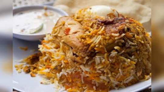 Hyderabad Biryani: బిర్యానీలో బొద్దింక.. తిన్నవారికి షాక్ 