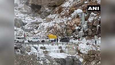 Snowfall News: हिमाचल से लेकर कश्मीर तक, भारी बर्फबारी से जगह-जगह जाम, पर्यटक फंसे