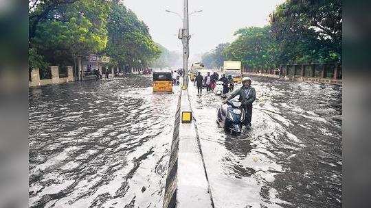 chennai rains: வெளுத்து வாங்கும் கனமழை - உங்க மாவட்டத்துக்கு எப்படின்னு பாருங்க!