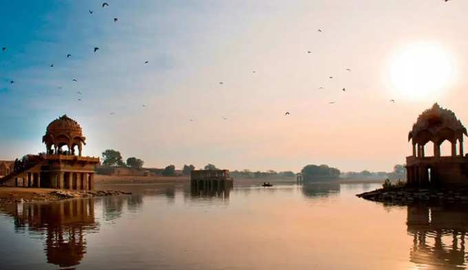 সোনার কেল্লায় মধুচন্দ্রিমা