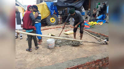 Kisan Andolan: बारिश में पराली को बनाया बिस्तर, अब बॉर्डर पर बना रहा है पक्का घर