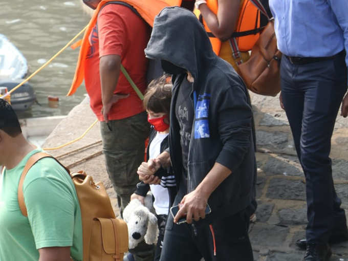 Srk Abram snapped at gateway of India