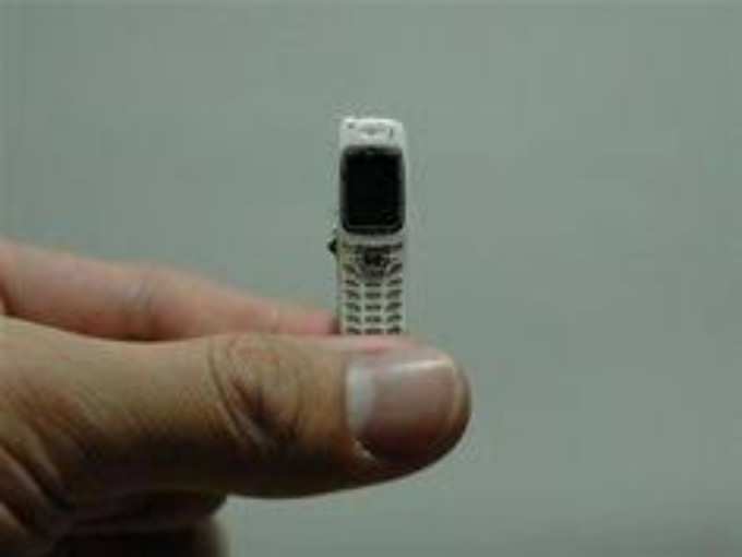 इतना छोटा फोन !