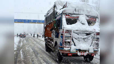 छह दिनों बाद खुला जम्मू-श्रीनगर हाईवे, फंसे वाहनों को निकाला गया