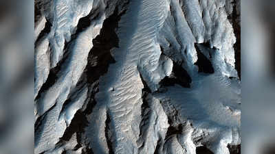 मंगल पर मौजूद है सौर मंडल की सबसे विशाल घाटी, NASA की तस्वीरों में दिखा अद्भुत नजारा