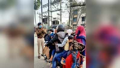 बिहार: एक बाइक पर फुल फैमिली! मोतिहारी के पुलिसवाले ने भी अद्भुत हाल देख जोड़ लिए हाथ