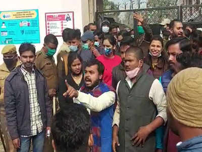 Gorakhpur News: नेटवर्क हुआ ठप, हंगामे की भेंट चढ़ी DDU गोरखपुर यूनिवर्सिटी की RET परीक्षा