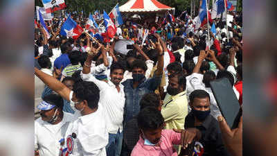 वा थलैवा वा.. रजनीकांत के प्रशंसकों ने तमिलनाडु में किया प्रोटेस्ट, ऐक्टर से की भावुक अपील- राजनीति में आओ थलैवा