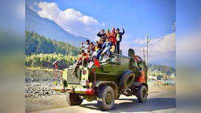 Kashmir News : विजिट, कम्युनिटी रेडियो, खैरियत पट्रोलिंग... कश्मीर में आम जनता से यूं दूरियां मिटा रही है सेना