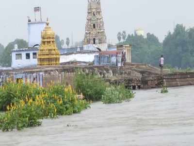 செல்ஃபி எடுக்கவே தடை... ஆனா மக்கள் குளித்துவிட்டே செல்கிறார்கள்!