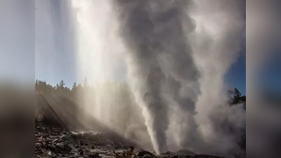 Yellowstone Volcano: महाविनाशक ज्‍वालामुखी से निकल रहे भाप के बादल, फटा तो राख से ढक जाएगी पृथ्‍वी