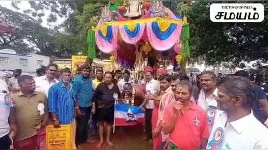 அடங்க மாட்டார்களோ! ரஜினிக்காக பறவைக்காவடி எடுக்கும் ரசிகர்கள்