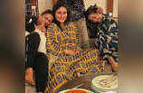 आई होण्याआधी मैत्रिणींसोबत गप्पांमध्ये रमली करिना कपूर, पाहा करिनाच्या घरातले Inside Photos