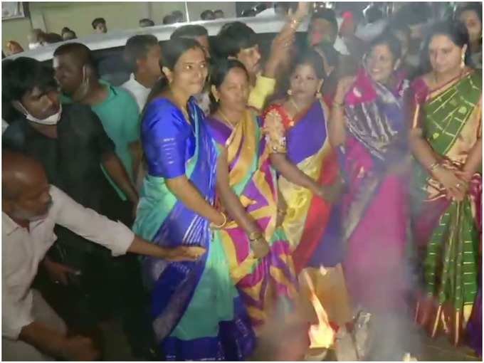 तेलंगाना CM केसीआर की बेटी ने ऐसे मनाया भोगी पोंगल