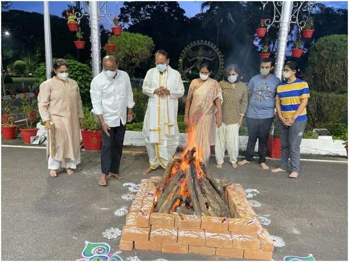 गोवा में उपराष्ट्रपति एम. वेंकैया नायडू ने परिवार संग मनाया पोंगल