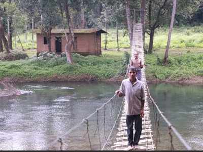 വൈദ്യുതി പോലും എത്താത്ത വീട്... പുറം ലോകത്തെ കുറിച്ചറിയാന്‍ ഒരു റേഡിയോ മാത്രം, ആറളത്ത് തീര്‍ത്തും ഒറ്റപ്പെട്ട് സഹോദരങ്ങള്‍!