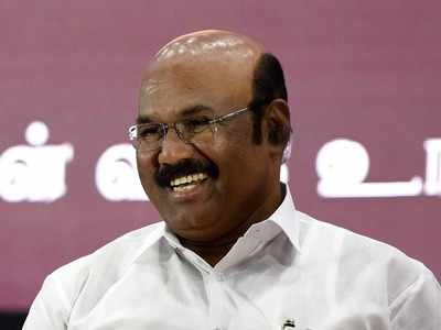 சசிகலா விடுதலையும், கோகுல இந்திரா பேச்சும்; ரூட்டை மாத்தும் ஜெயக்குமார்!