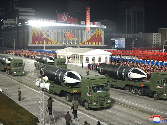 ​उत्‍तर कोरिया ने दिखाई दुनिया की सबसे खतरनाक मिसाइल
