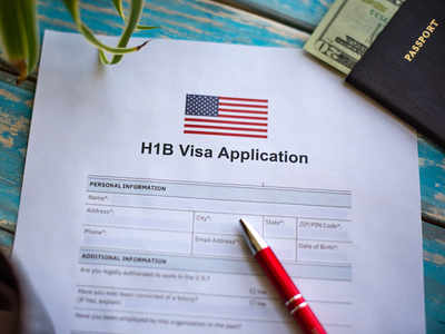 Trump on H1B visa ट्रम्प यांचा महत्त्वाचा निर्णय; एच१बी व्हिसाधारकांना दिला धक्का!