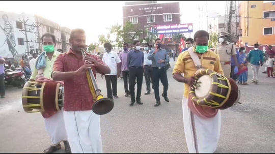 பொங்கல் விழா நடத்தி பரிசு விநியோகம் செய்த சென்னை போலீஸ்!