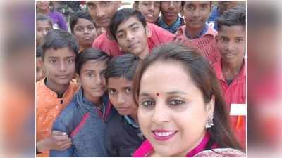 Lucknow News: ये टीचर जगा रहीं हैं बेटियों और महिलाओं में शिक्षा की अलख