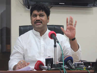 Dhananjay Munde News : धनंजय मुंडे पर पवार नरम, पर भाजपा इस्तीफे पर अड़ी