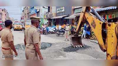 சேதமடைந்த சாலையைச் சீரமைத்த போலிஸ்... குவியும் பாராட்டு