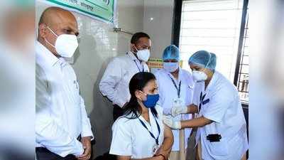 Corona Vaccination: कोल्हापुर की युवती को बर्थडे गिफ्ट, जन्मदिन पर लगी कोरोना वैक्सीन