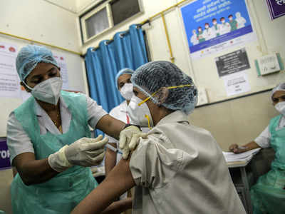 Vaccination In India: हफ्ते में चार दिन होगा वैक्सीनेशन, 447 लोगों को हुआ साइड इफेक्ट