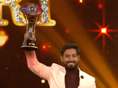 Bigg Boss 4 டைட்டில் ஜெயித்த ஆரி.. பாலாஜியை விட இத்தனை கோடி வாக்கு அதிகமா!