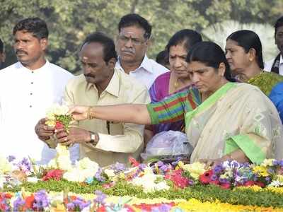 మా ఇంట్లో చిన్న ఎన్టీఆర్ పుట్టాడు.. లక్ష్మీ పార్వతి ఆసక్తికర వ్యాఖ్యలు