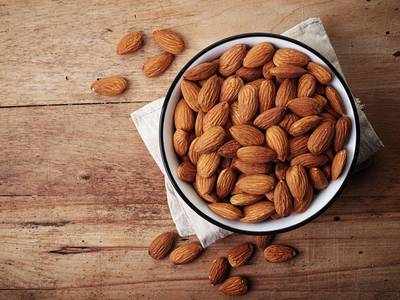 Almonds On Amazon : शरीर को ठंड से बचाना है तो आज से ही खाना शुरू कर दें Almonds, यहां से करें ऑर्डर