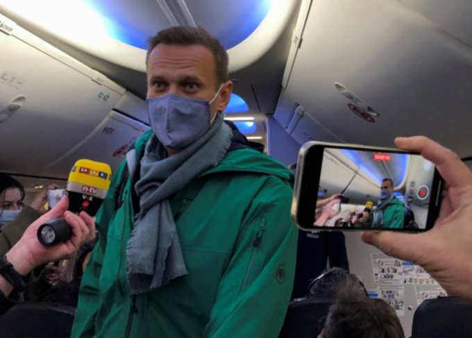 Alexei Navalny onboard a plane at Berlin to Moscow