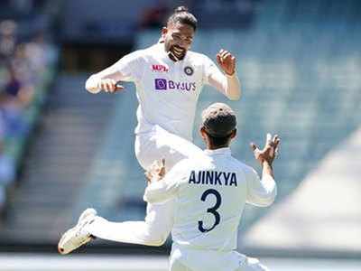 বাবার আশীর্বাদেই টেস্টে পাঁচ উইকেট, বলছেন মিয়া ভাই