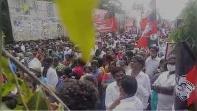 Aiadmk  Salem: உதயநிதி ஸ்டாலின் உருவபொம்மை எரிப்பு... போலீஸ் முன் பொங்கி எழுந்த அதிமுக பெண்கள்!