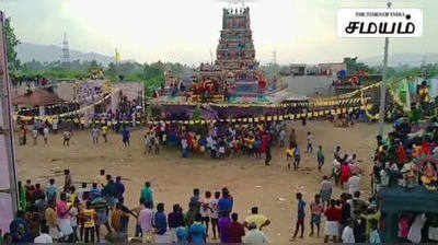 துரத்தித் துரத்தி தூக்கி எரிந்த காளைகள்... தலை தெறிக்க ஓடும் வீரர்கள்!