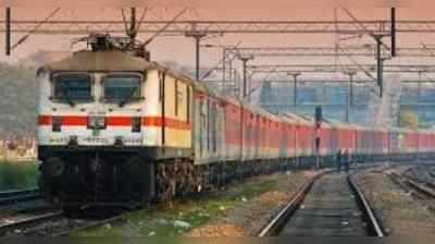 Indian Railway News: ट्रेन का टाइम पटरी पर लाने के लिए रेल अधिकारी खुद करेंगे यात्रा