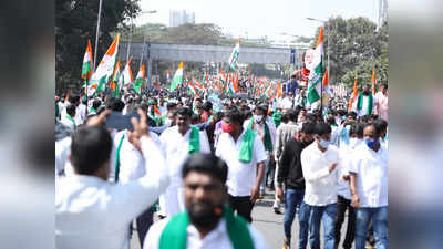 कृषि कानून: दिल्ली में 10वें दौर की बातचीत से पहले बेंगलुरु में कांग्रेस कार्यकर्ताओं और किसानों का प्रदर्शन