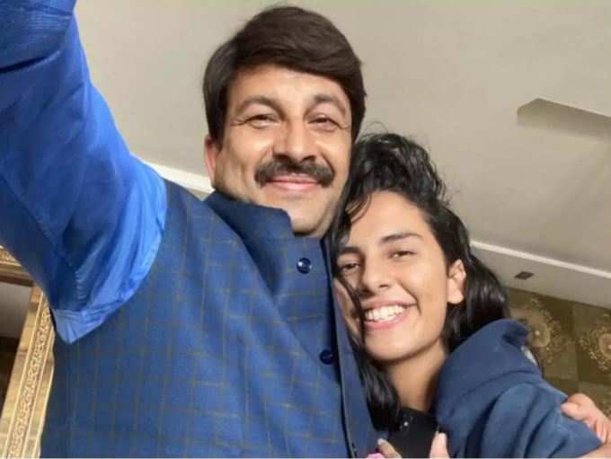 manoj tiwari with daughter