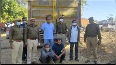 Rajasthan : सिरोही में पुलिस ने की अवैध शराब पर बड़ी कार्यवाही , गुजरात सप्लाई के लिए  जा रहे ट्रक को पकड़ा