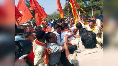 Shiv Sena Protest: शिवसेनेचा गनिमी कावा!; कर्नाटकात असा फडकावला भगवा झेंडा