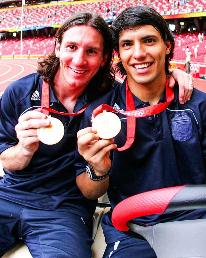 Aguero With Messi