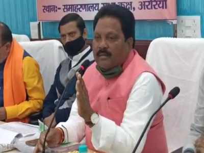 Bihar News: BJP सांसद प्रदीप सिंह ने 9 महीने बाद हुई समीक्षा बैठक में अधिकारियों- कर्मचारियों को हड़काया, दी ये नसीहत